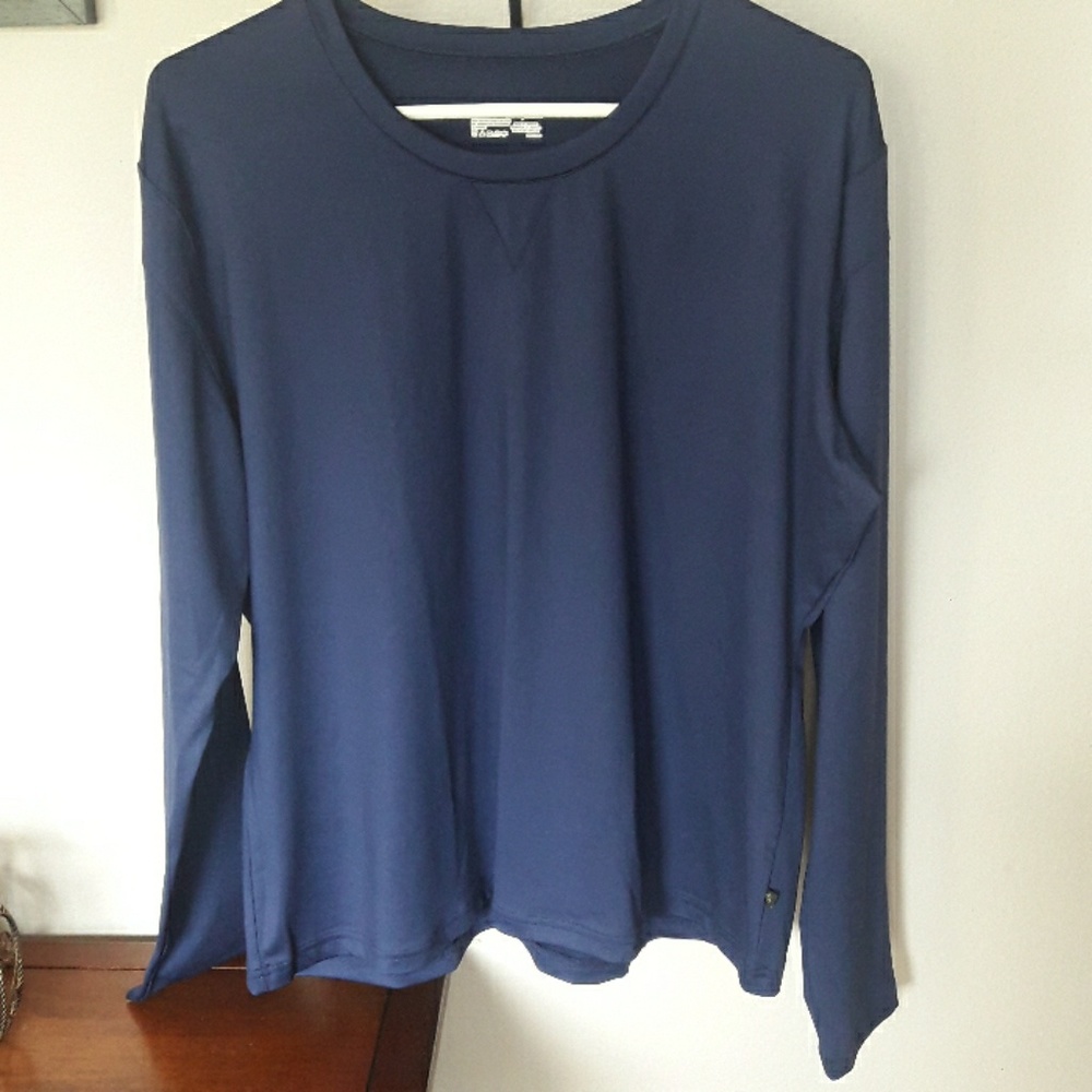 Long sleeved top.